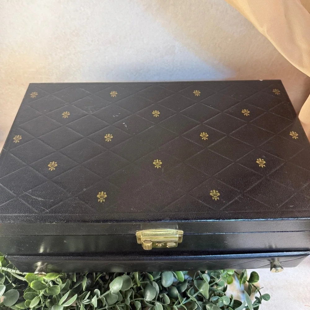Black and Gold Mele Jewelry Box